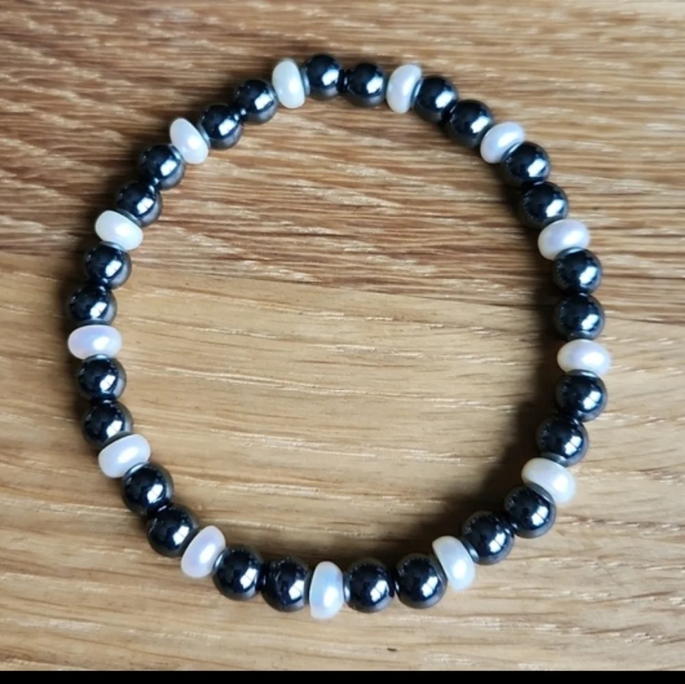 Fresh Water Pearls & Gray Hematite Beaded Stretch Bracelet | Handmade
